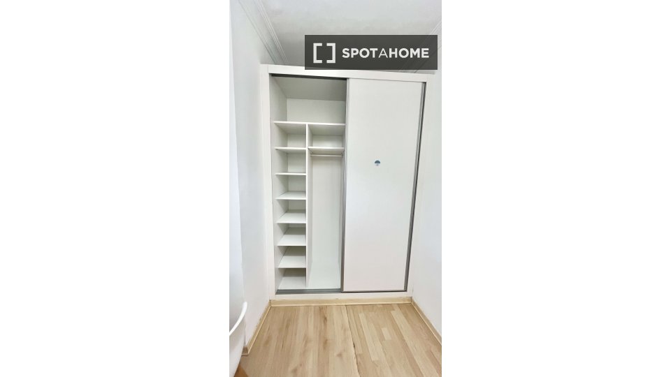 Double room Valencia, 3 beds, 103m² — photo 37