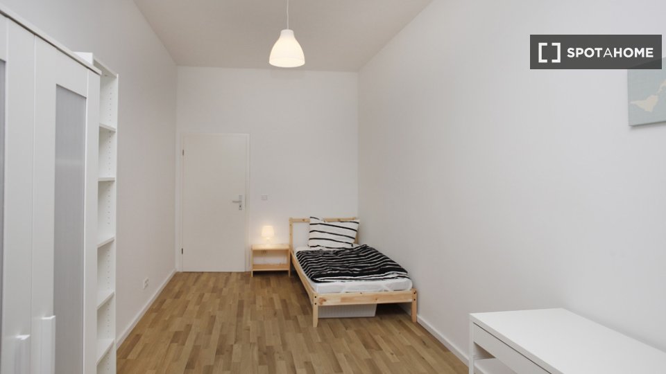 Double room Berlin, 4 beds, 71m² — photo 7