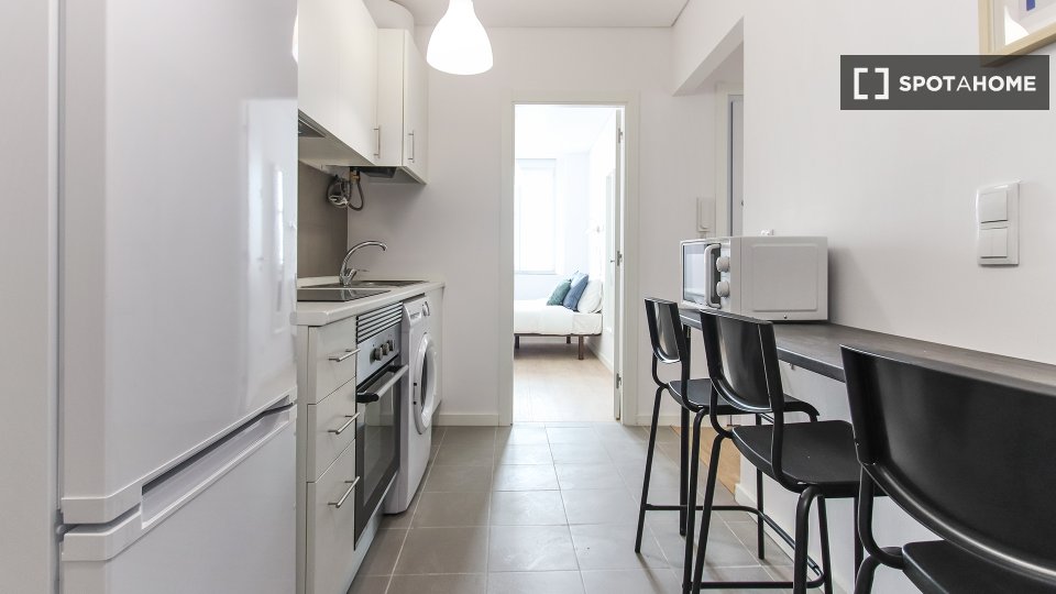 Double room Lisbon, 4 beds — photo 11