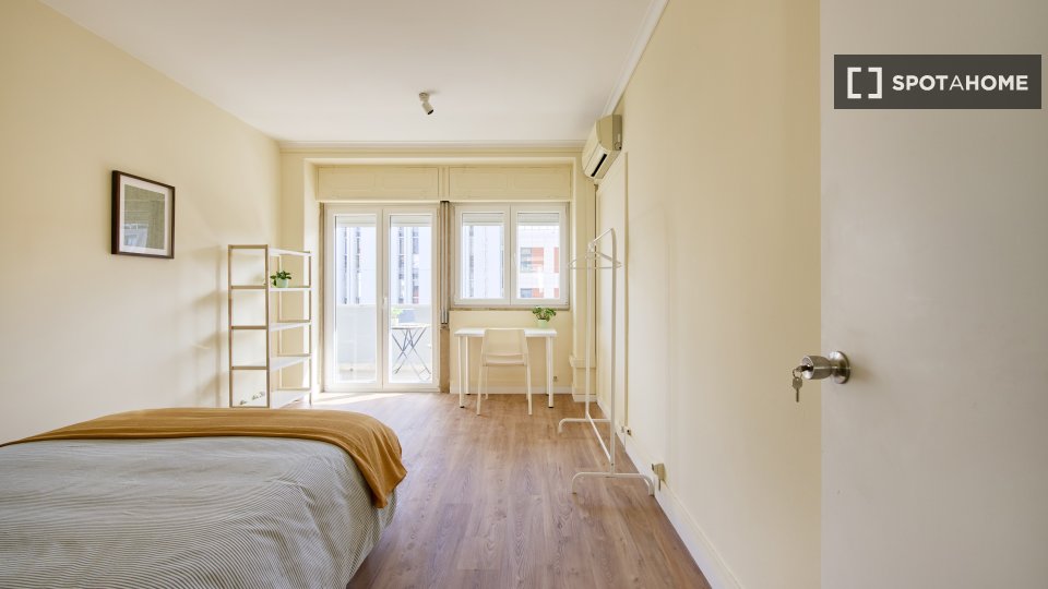 Double room Lisbon, 9 beds, 160m² — photo 18