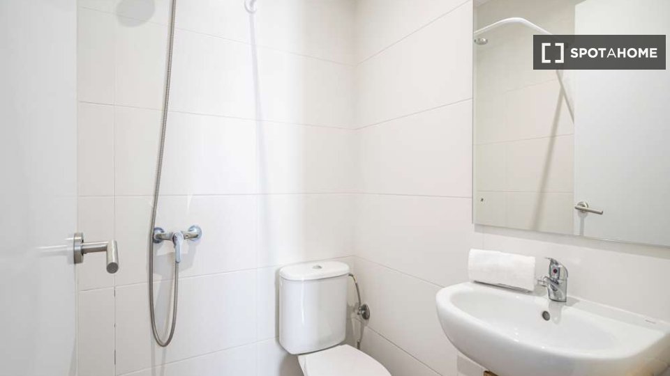 Double room Madrid, 67 beds — photo 16
