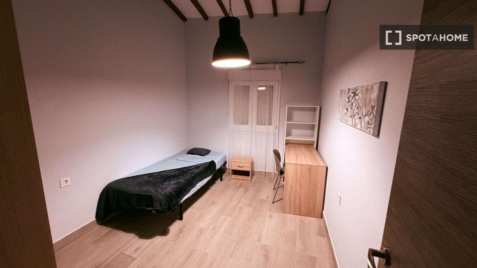 Double room Alicante, 4 beds, 90m² — photo 3