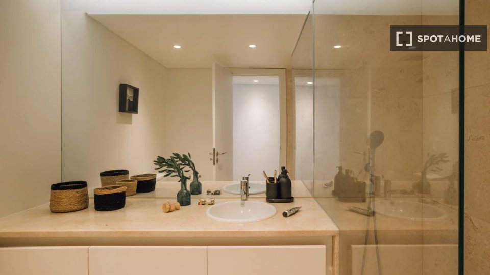 Apartment Lisbon, 2 beds — photo 17