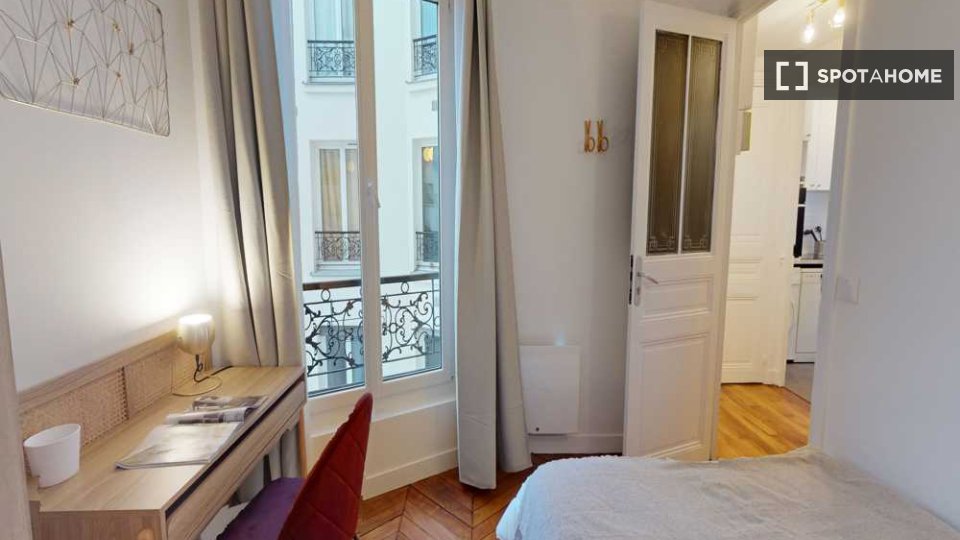 Double room Paris, 3 beds, 50m² — photo 2
