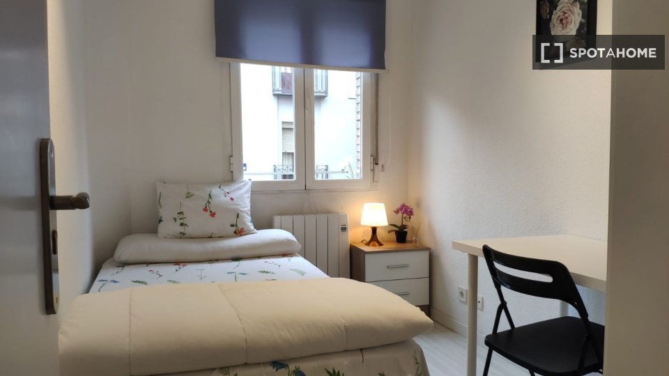 Double room Madrid, 4 beds — photo 8
