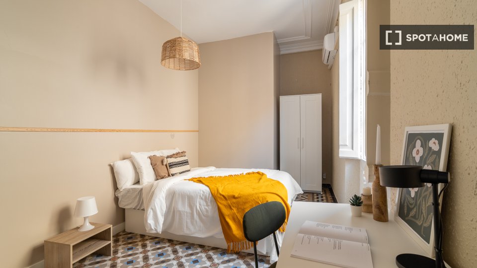 Double room Barcelona, 5 beds, 90m² — photo 4