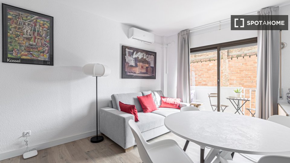 Estudio en alquiler en Collblanc, Barcelona.