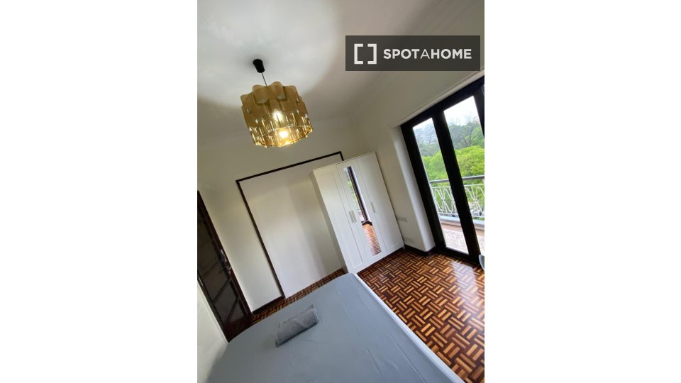 Double room Lisbon, 4 beds, 112m² — photo 12