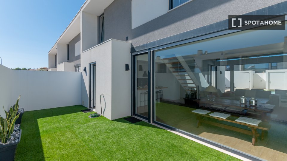 Apartment Lisbon, 2 beds, 147m² — photo 19