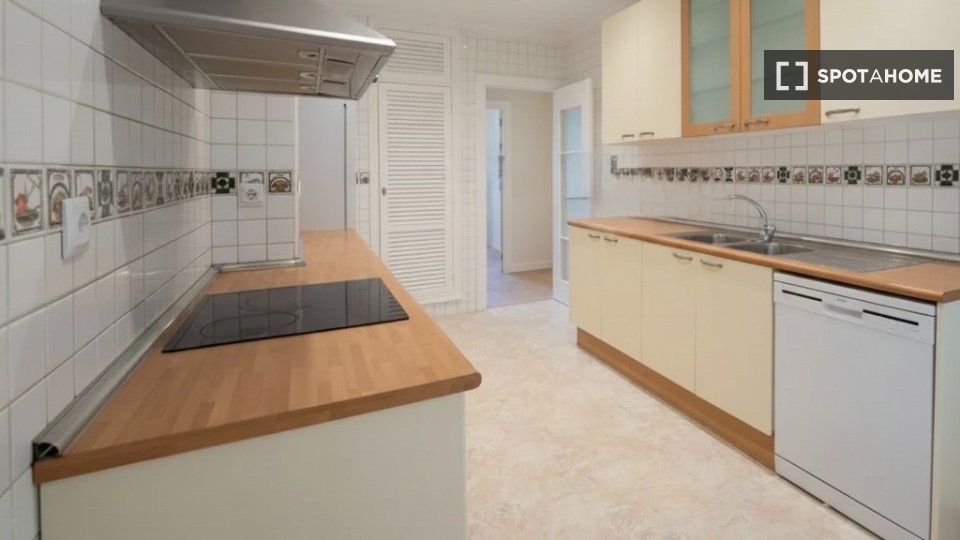 Double room Madrid, 7 beds, 180m² — photo 14