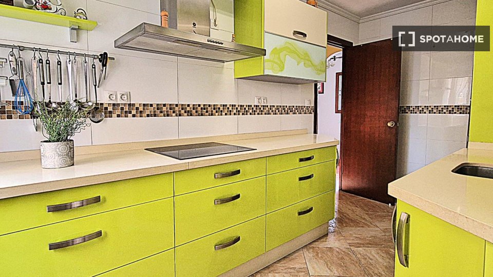 Double room Malaga, 5 beds, 140m² — photo 1