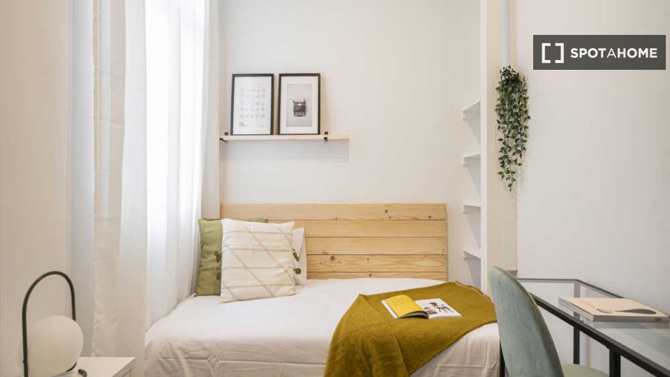 Double room Madrid, 6 beds — photo 48