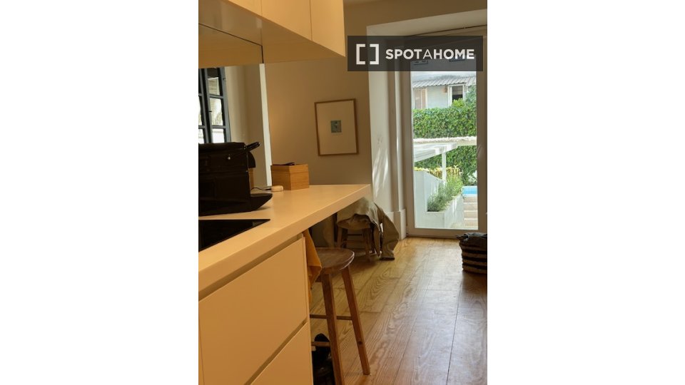 Apartment Lisbon, 1 bed, 78m² — photo 16