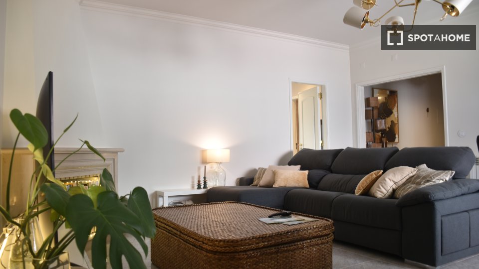 Apartment Lisbon, 2 beds, 100m² — photo 16