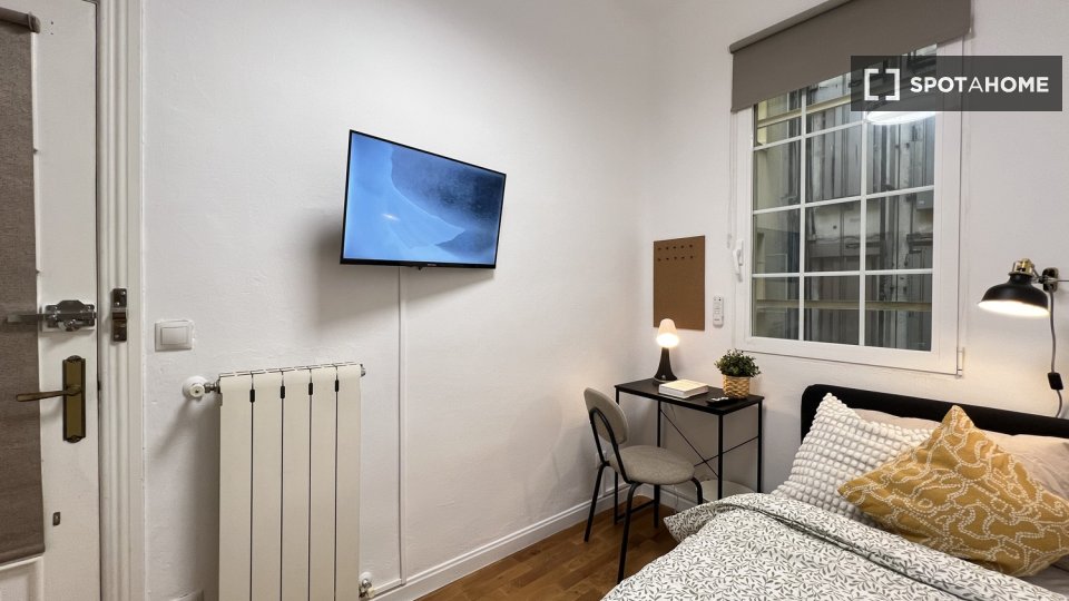 Double room Madrid, 6 beds — photo 2