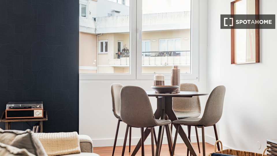 Apartment Lisbon, 2 beds, 74m² — photo 17