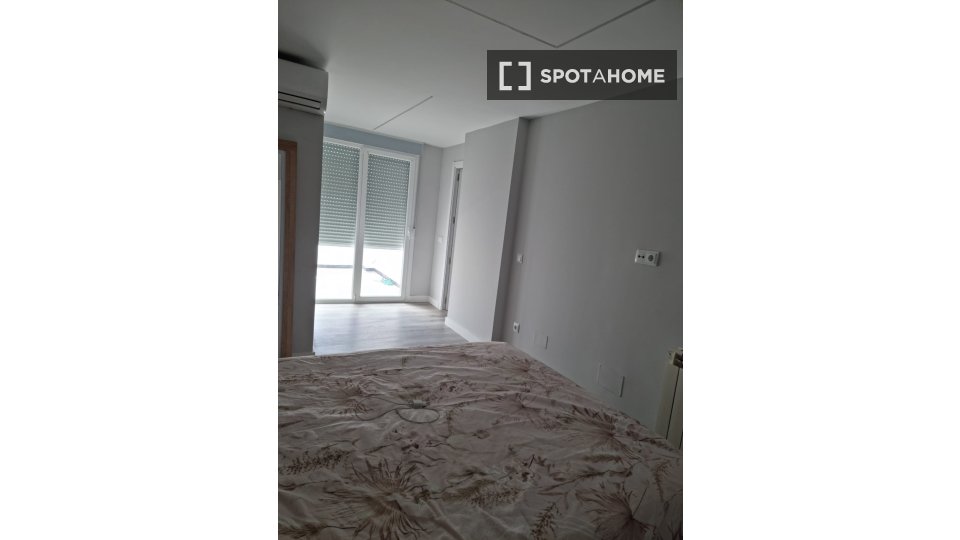 Double room Madrid, 4 beds, 100m² — photo 8