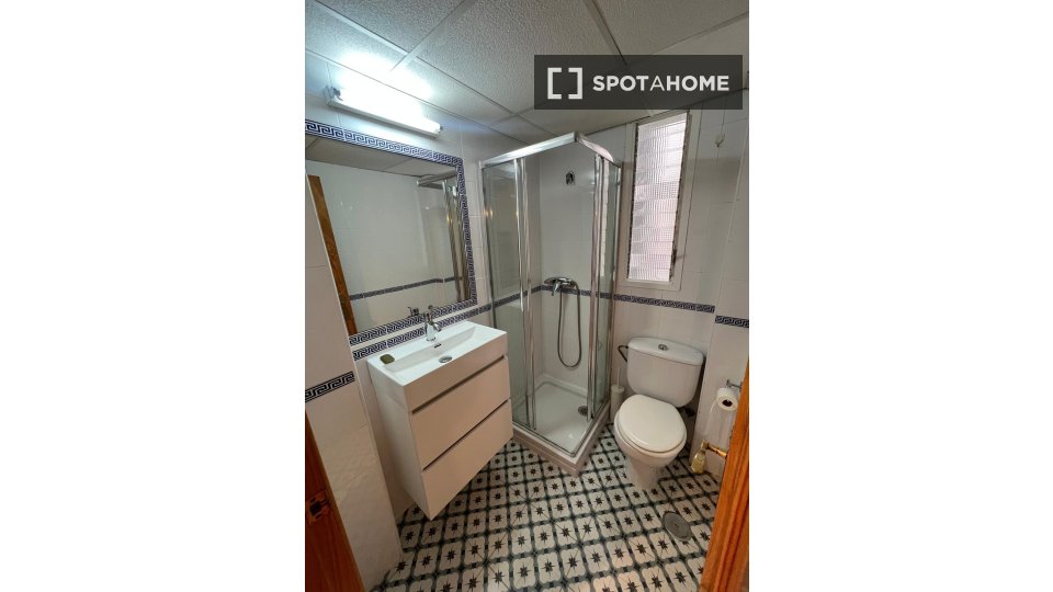 Double room Seville, 3 beds, 74m² — photo 2