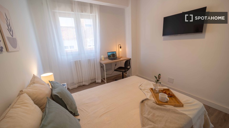Habitación en un apartamento compartido de 1 dormitorio en Santander.