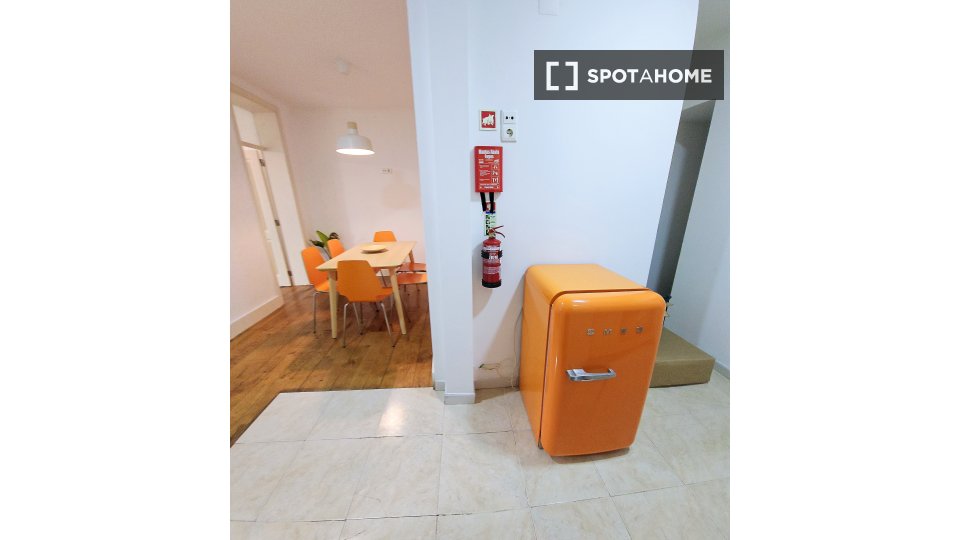 Apartment Lisbon, 2 beds, 79m² — photo 10