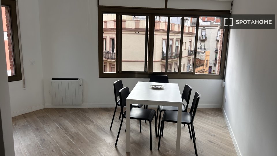 Double room Barcelona, 5 beds, 128m² — photo 12