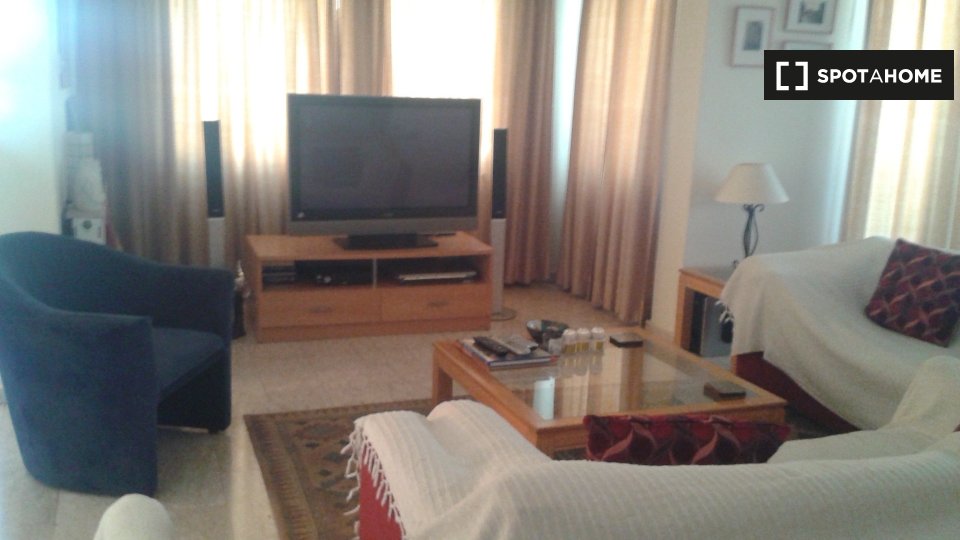 Double room Nicosia, 3 beds — photo 13