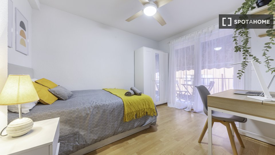 Double room Alicante, 4 beds, 103m² — photo 2