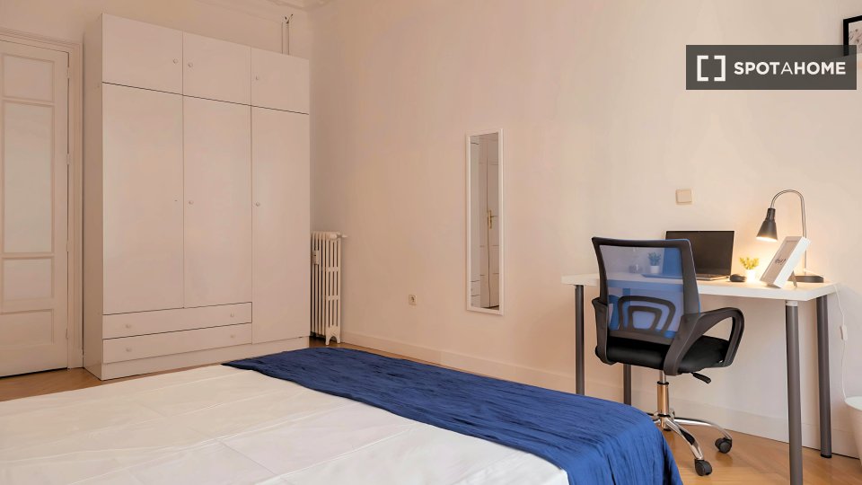 Double room Madrid, 7 beds — photo 8