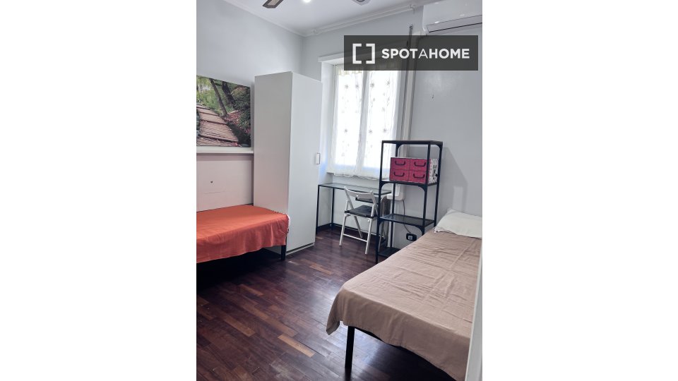 Double room Rome, 3 beds — photo 45