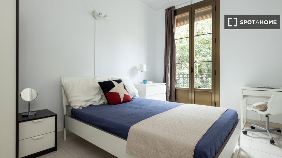 Double room Barcelona, 6 beds, 150m² — photo 1