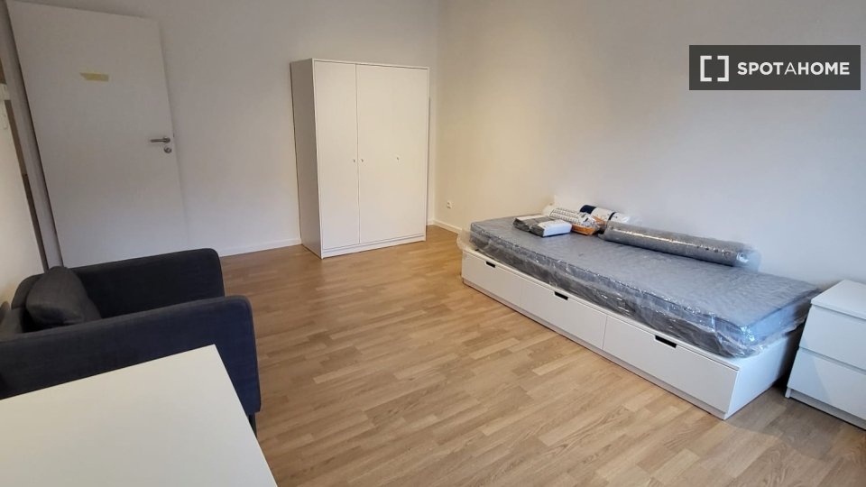 Double room Berlin, 3 beds, 20m² — photo 3