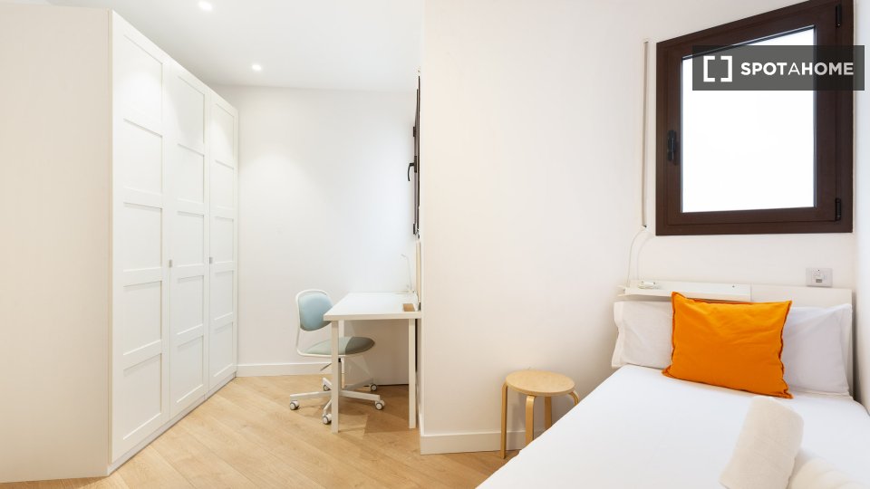 Double room Barcelona, 5 beds — photo 2