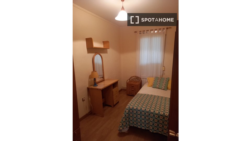 Double room Madrid, 4 beds, 90m² — photo 1