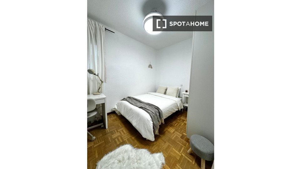 Double room Madrid, 5 beds — photo 15