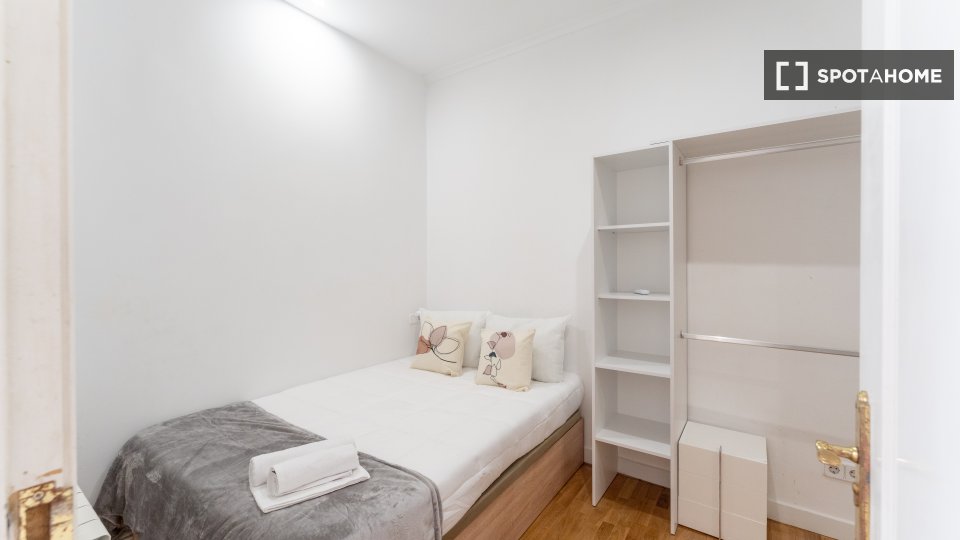 Double room Madrid, 5 beds — photo 7