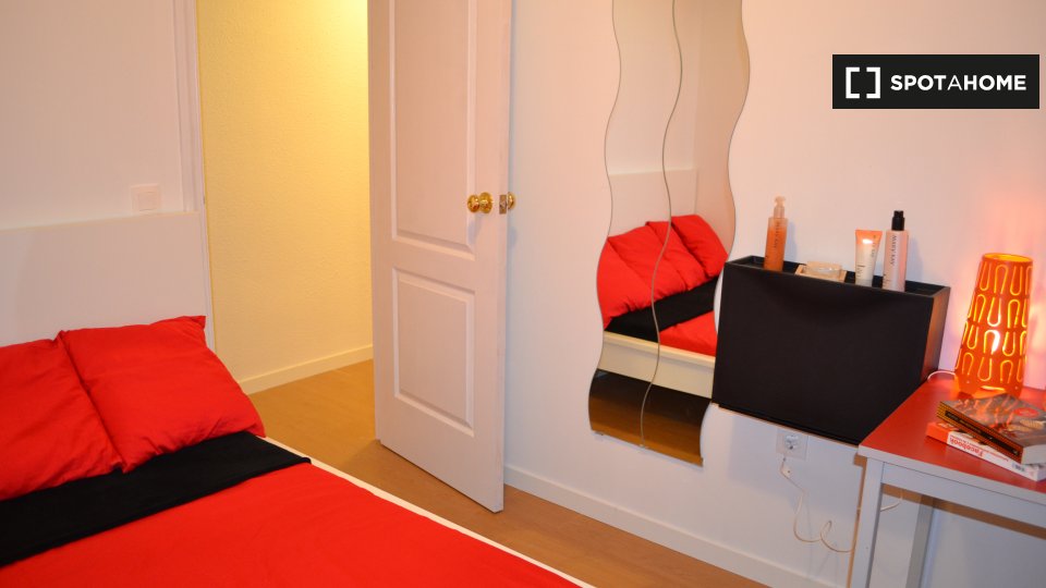 Double room Madrid, 7 beds, 160m² — photo 3