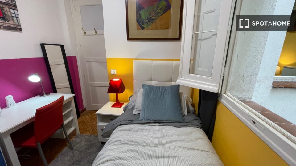Double room Madrid, 6 beds, 300m² — photo 21
