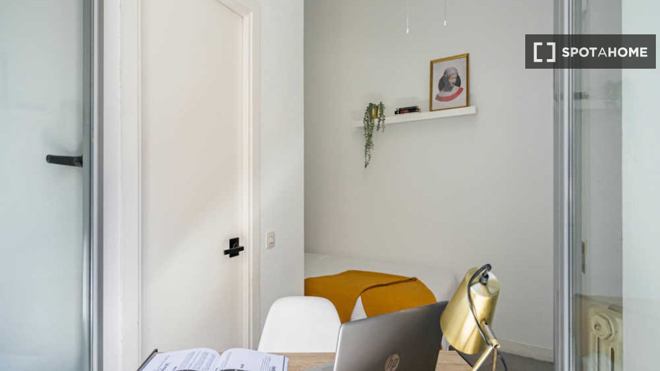 Double room Madrid, 68 beds, 2620m² — photo 72