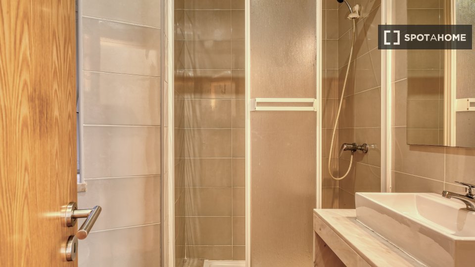 Double room Lisbon, 4 beds — photo 13