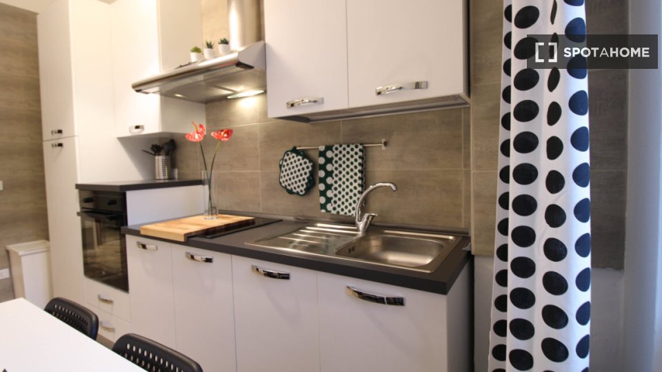 Double room Brescia, 3 beds — photo 17
