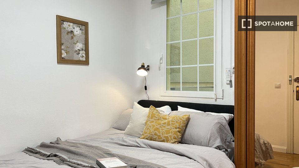 Double room Madrid, 6 beds — photo 2