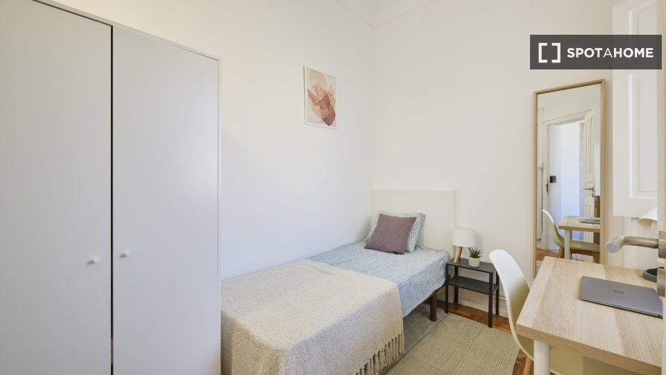 Double room Lisbon, 11 beds — photo 28