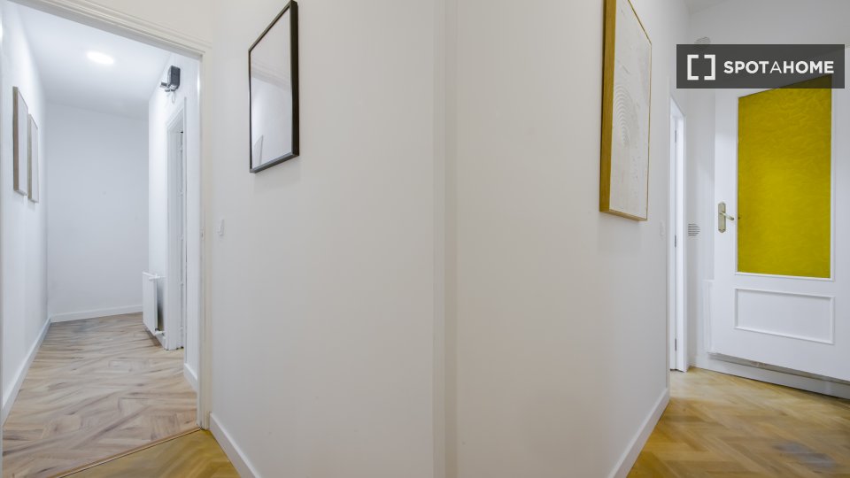 Double room Madrid, 5 beds, 130m² — photo 7