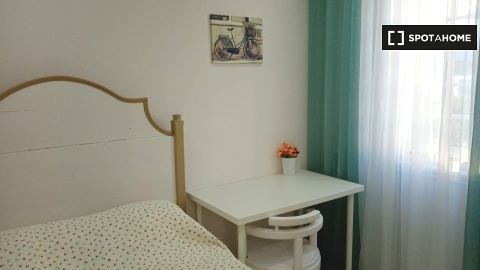 Double room Lisbon, 6 beds, 140m² — photo 2