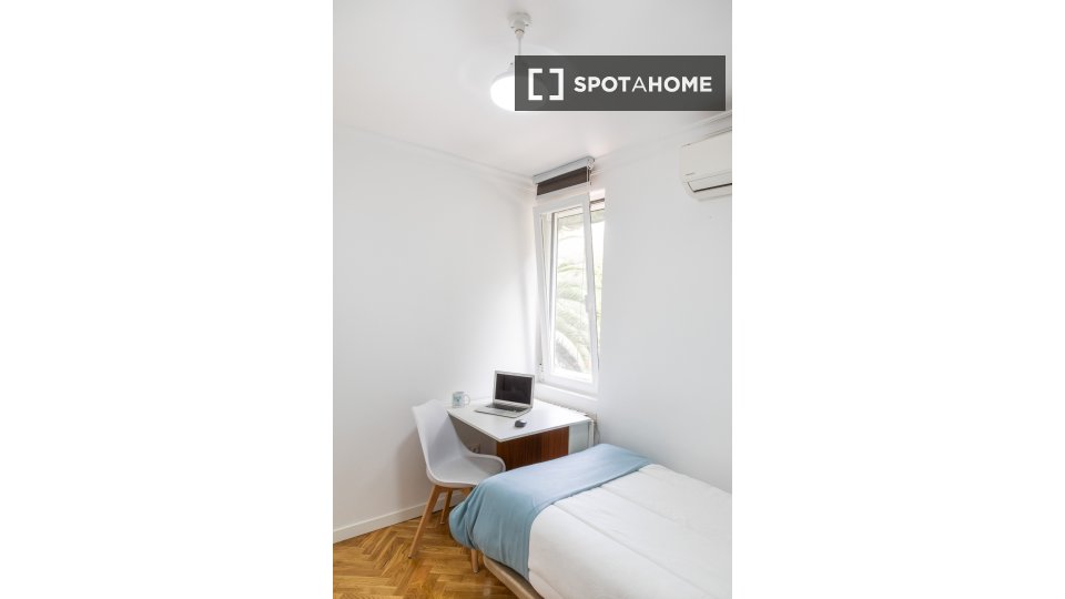 Double room Madrid, 5 beds — photo 11