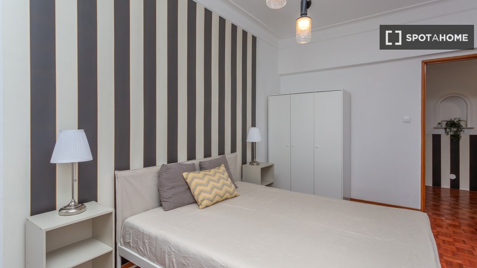Double room Lisbon, 4 beds — photo 50