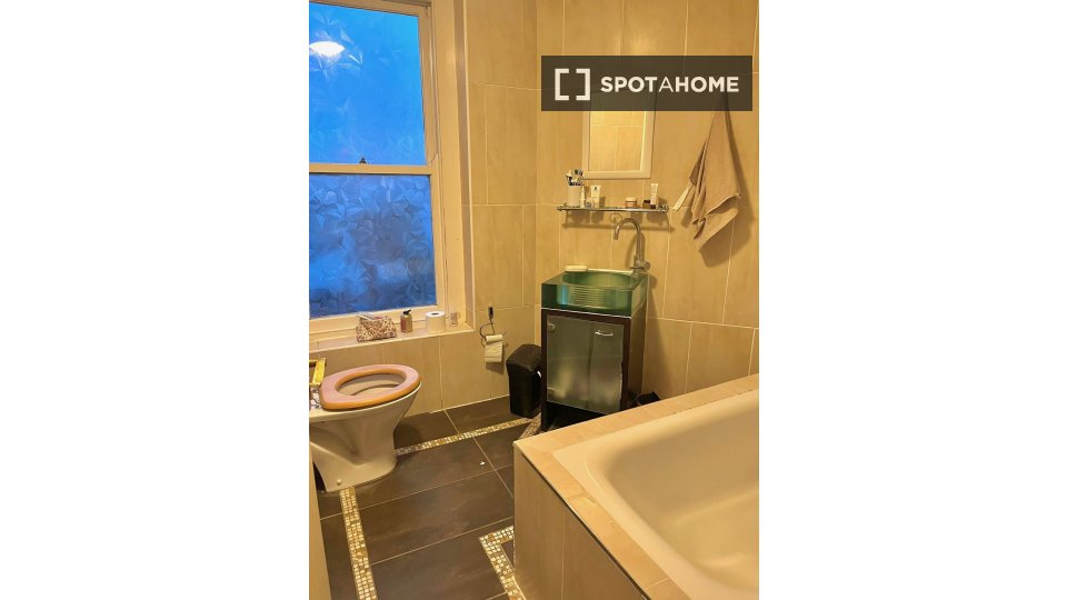 Double room London, 3 beds, 78m² — photo 7