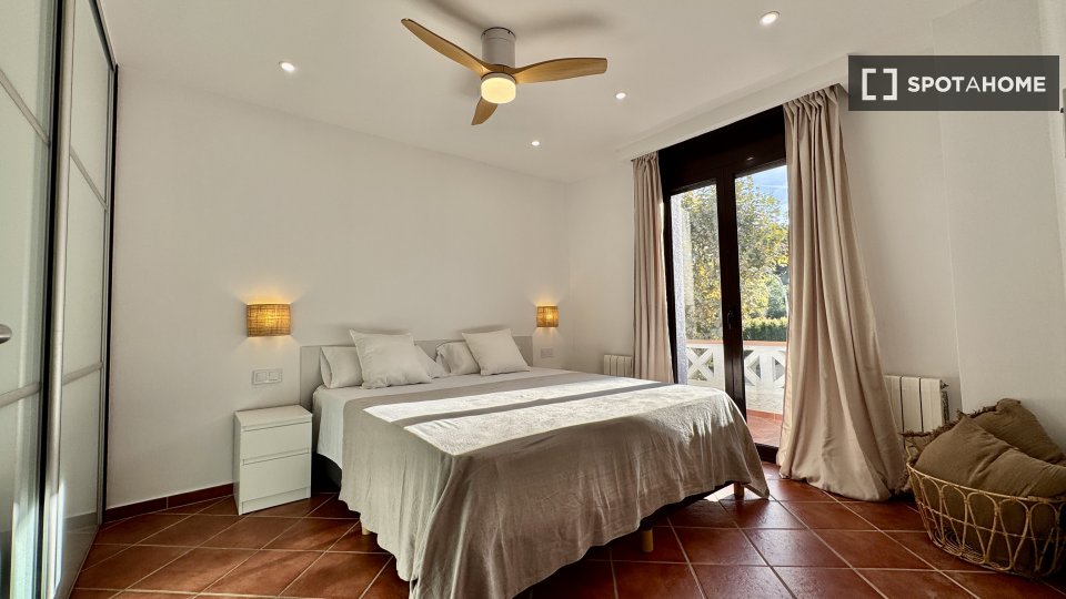 Apartment Barcelona, 5 beds, 200m² — photo 16