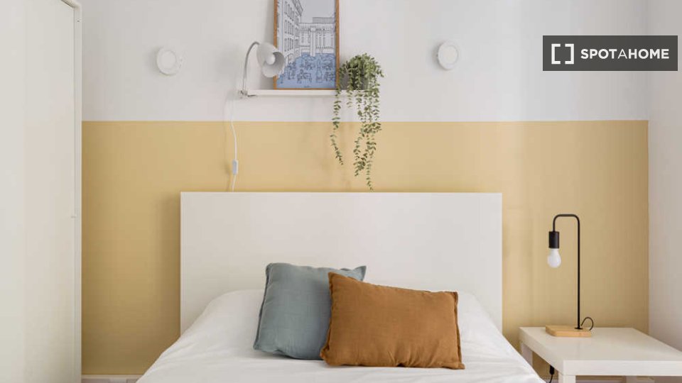 Double room Lisbon, 5 beds — photo 57