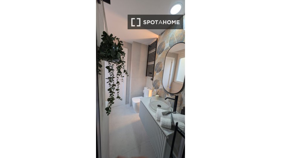 Apartamento de 3 dormitorios en alquiler en Imperial, Madrid.